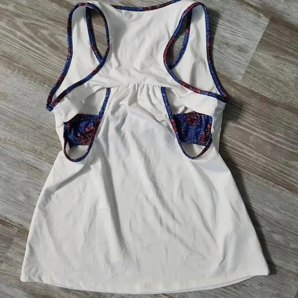 Eleven by Venus Williams Built-In-Bra Workout Tank Top - Picture 4 of 8